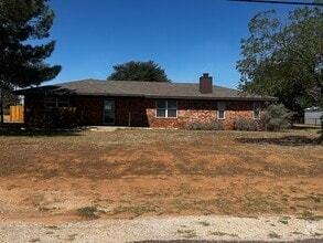 Building Photo - Country living near town! 3 bed 2 bath hom...