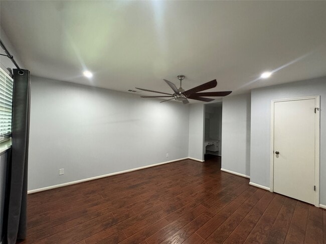 Building Photo - 122 Camellia St