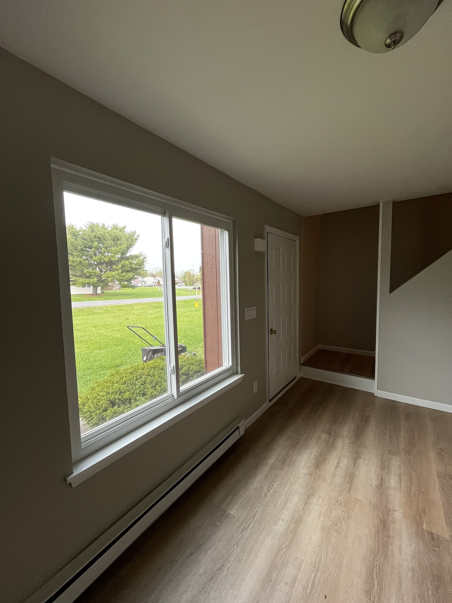 Dining Room- View of front wwindow - 56 Suncrest Dr