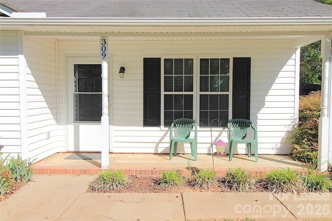 Building Photo - 309 Hamilton St