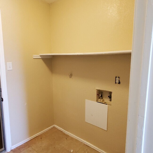 Building Photo - 8686 Ridge Mile, San Antonio, TX. 78239