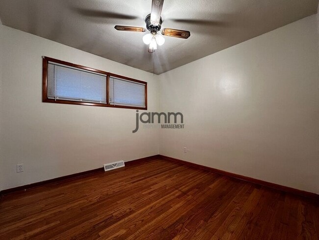 Building Photo - 2702 Grovewood Ave