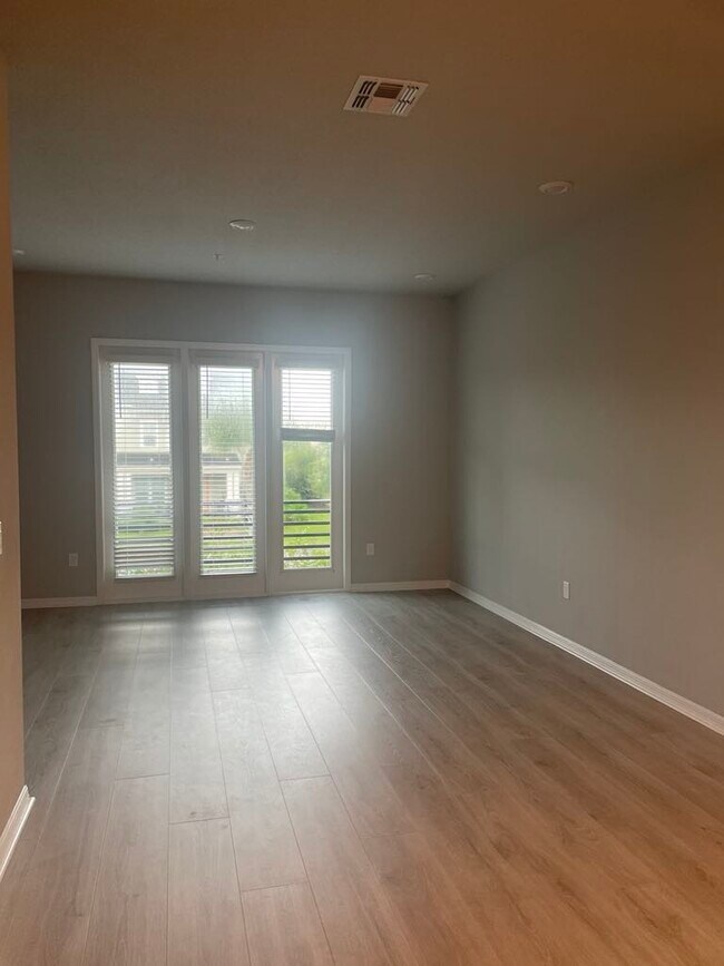 Building Photo - 8625 Tavistock Lakes Blvd