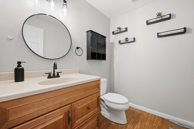 Building Photo - 1815 Mountainview Ct