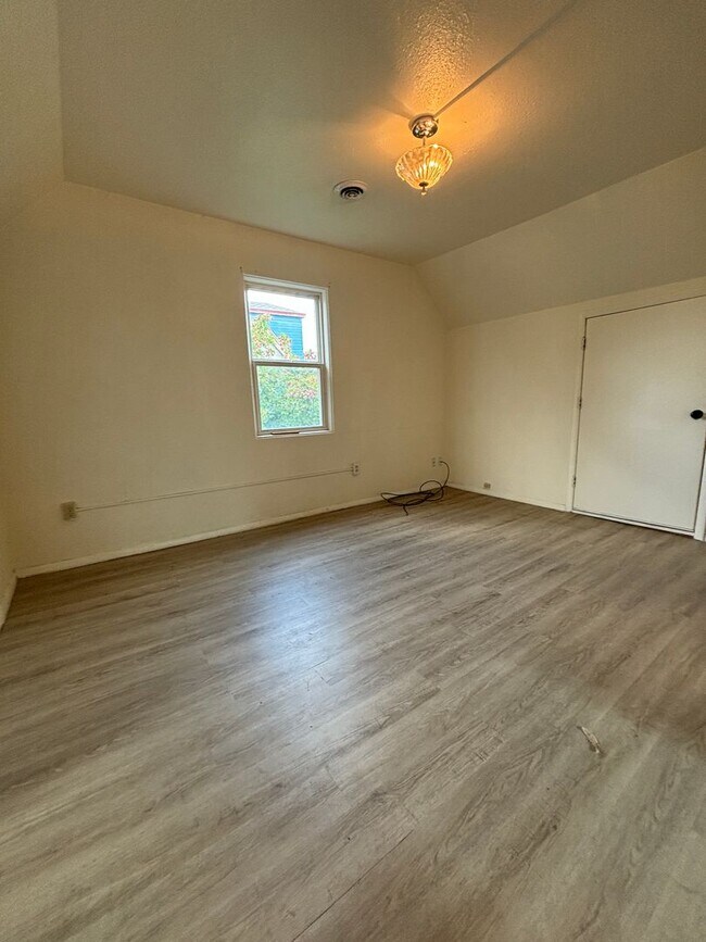 Building Photo - 1418 Phoenix Ave