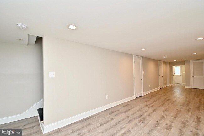 Building Photo - 1103 Morse St NE