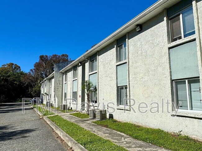 Building Photo - 1845 Lindberg Dr