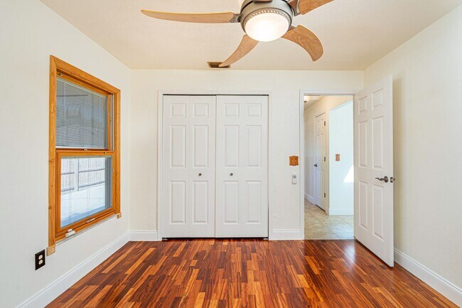Building Photo - Convenient, Updated, and Plenty of Room fo...