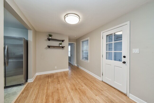 Building Photo - 536 S Main St