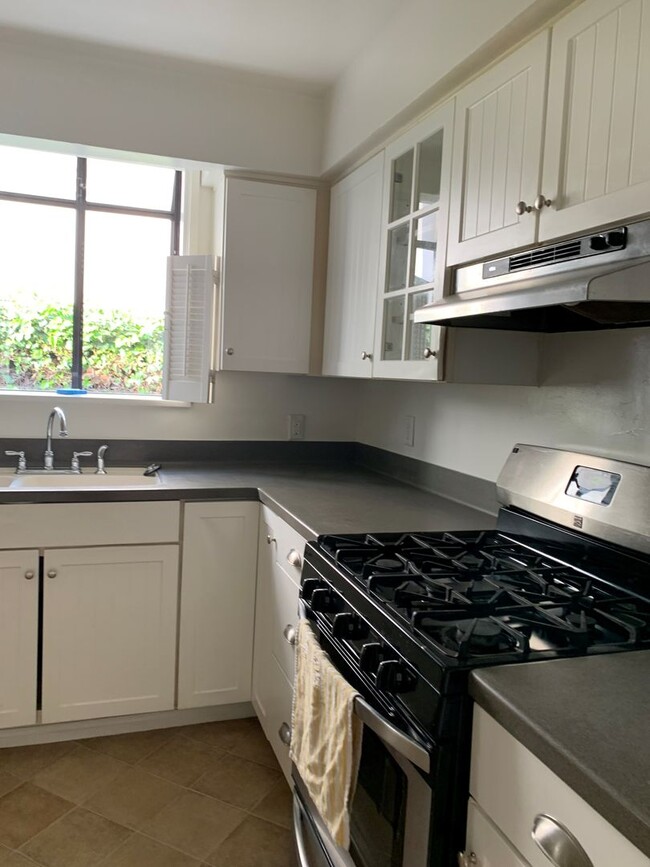 Building Photo - Charming Santa Paula Home