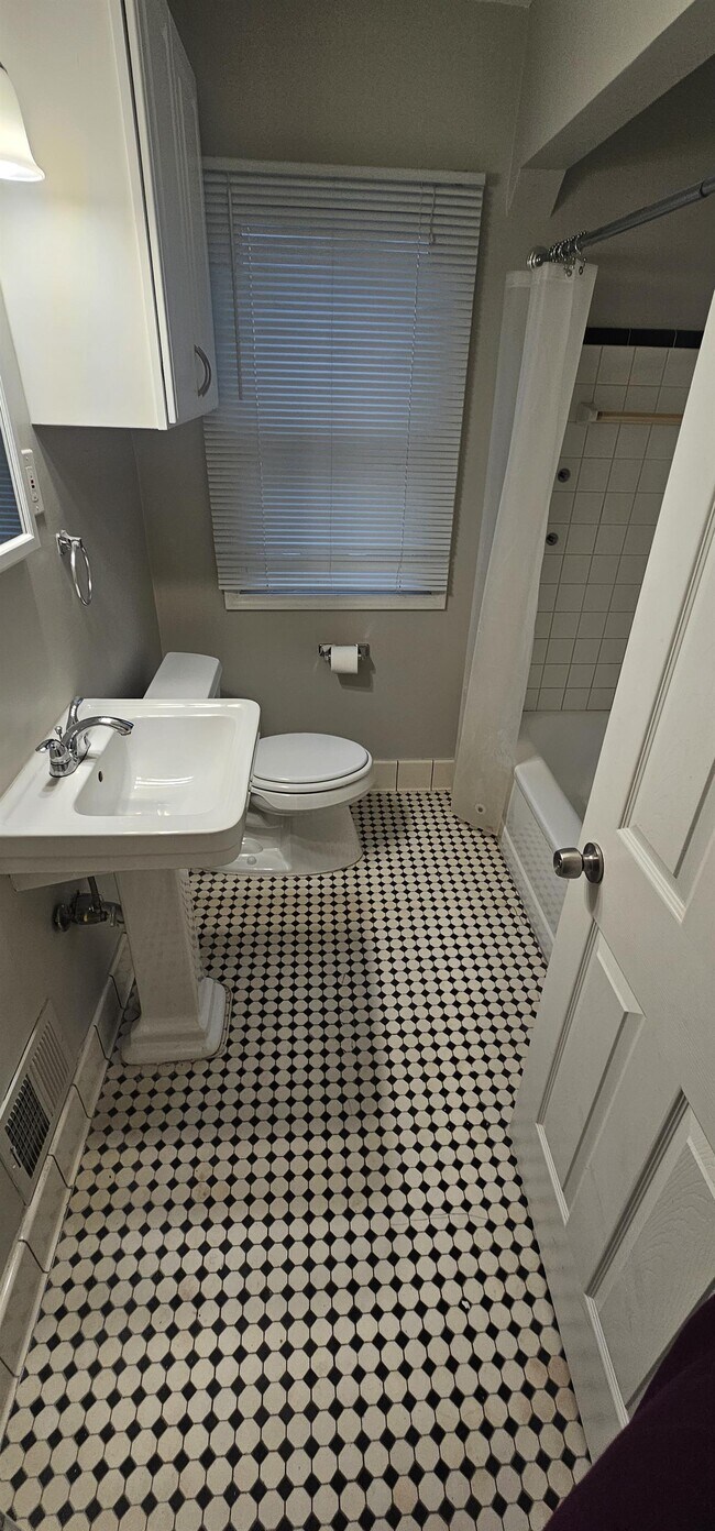 Building Photo - 1421 E 14 Mile Rd