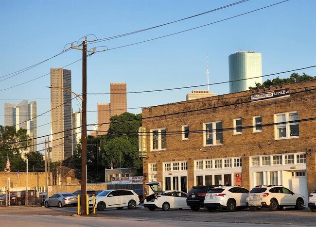Building Photo - 716 Sabine St