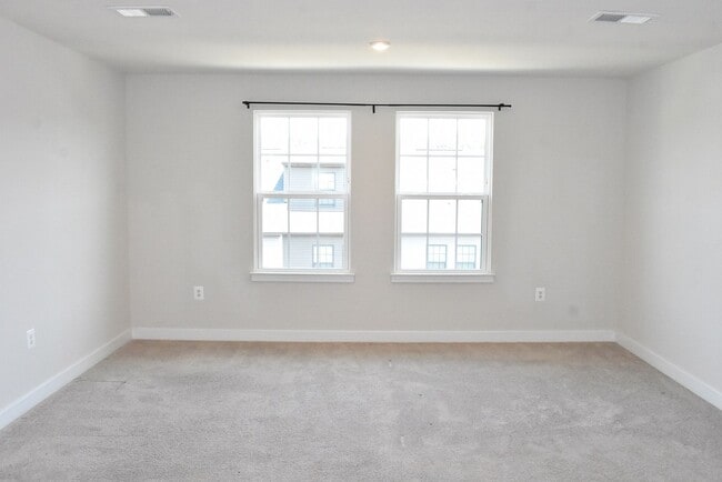 Building Photo - Fantastic Fredericksburg Townhome!
