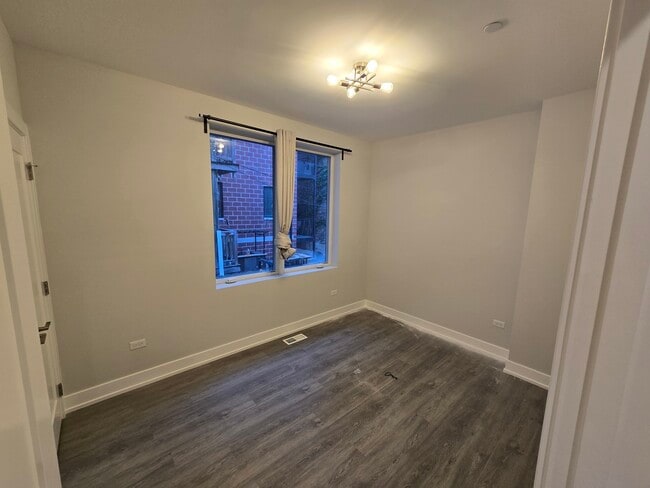 Building Photo - 1507 N Sedgwick St