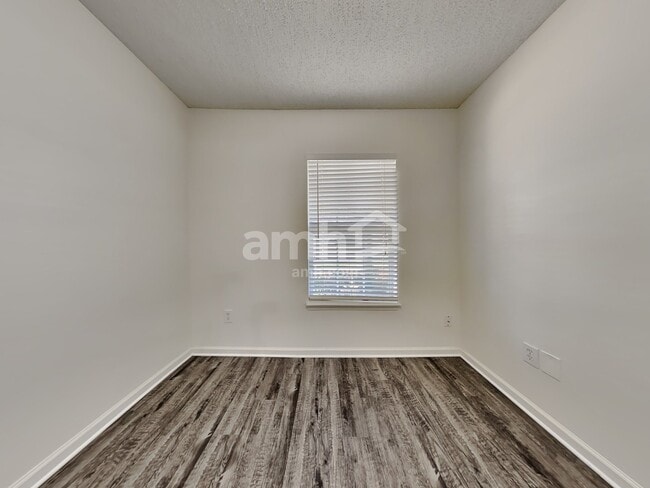 Building Photo - 14249 Fish Eagle Dr E