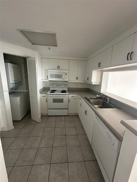 Primary Photo - 701 Brickell Key Blvd