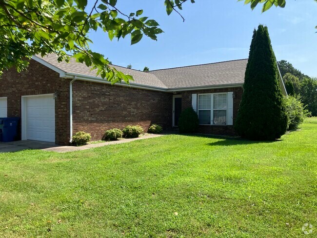 Building Photo - 905 Bagwell Dr
