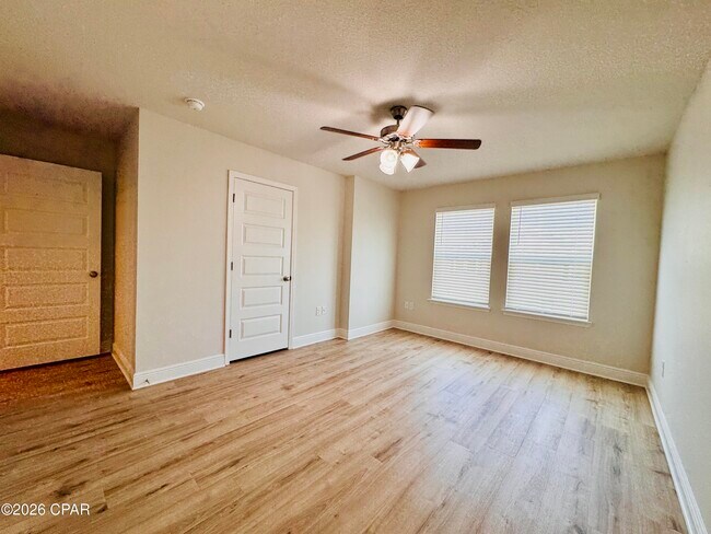 Building Photo - 10 Renea Cv