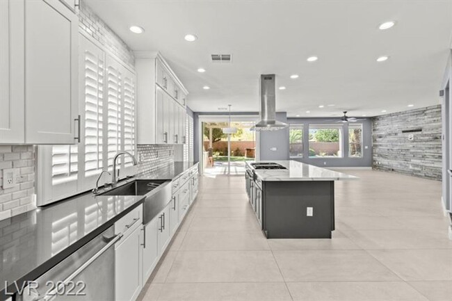 Building Photo - Recently remodeled 5 BEDROOMs/4 bathrooms,...