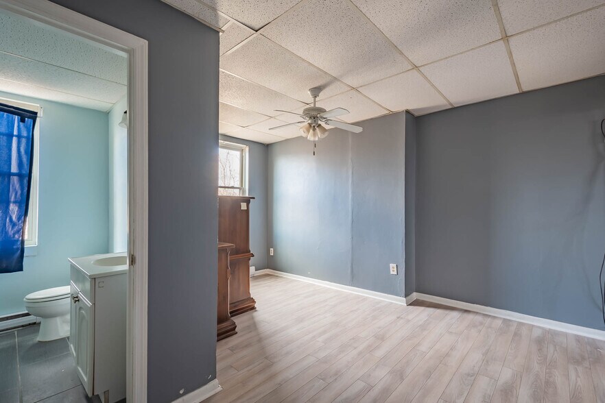 Building Photo - 5139 Carnegie St