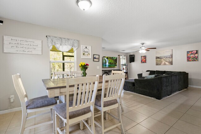 Building Photo - 8704 Lake George Cir W