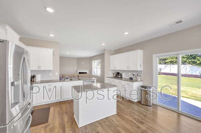 Building Photo - 207 Bridlewood Ln