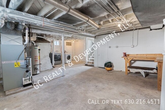 Building Photo - 375 Moseley St