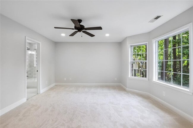 Building Photo - 210 Aerie Ct