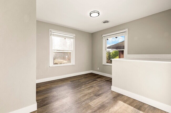 Building Photo - 5532 N Haight Ave