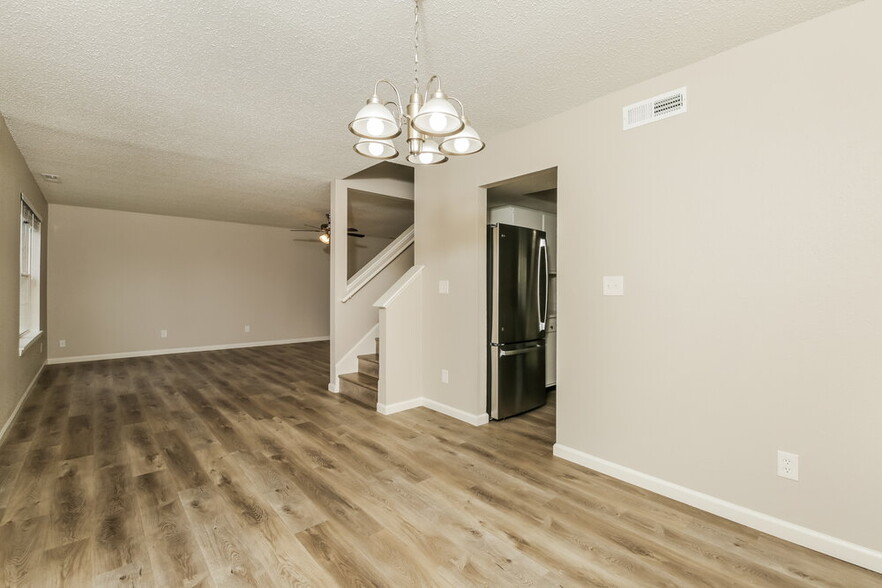 Building Photo - 649 Meadows Edge Ln