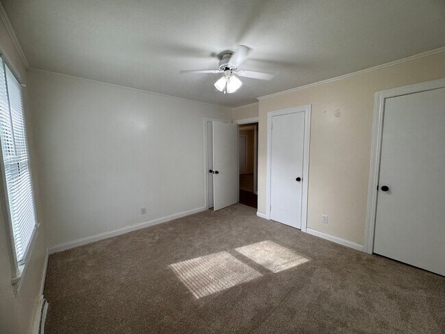 Building Photo - 3BR 1.5BA Brick Ranch in Lexington
