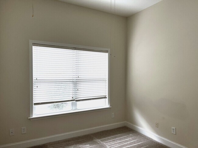 Building Photo - The Highlands!!