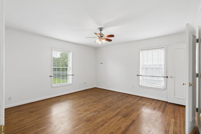 Building Photo - 1108 Larchmont Ln