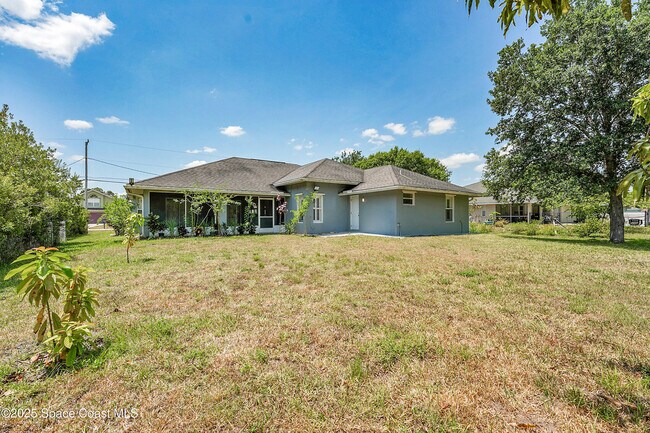 Building Photo - 6107 NW Gause Ave