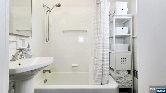 Building Photo - 11 Banta Ave