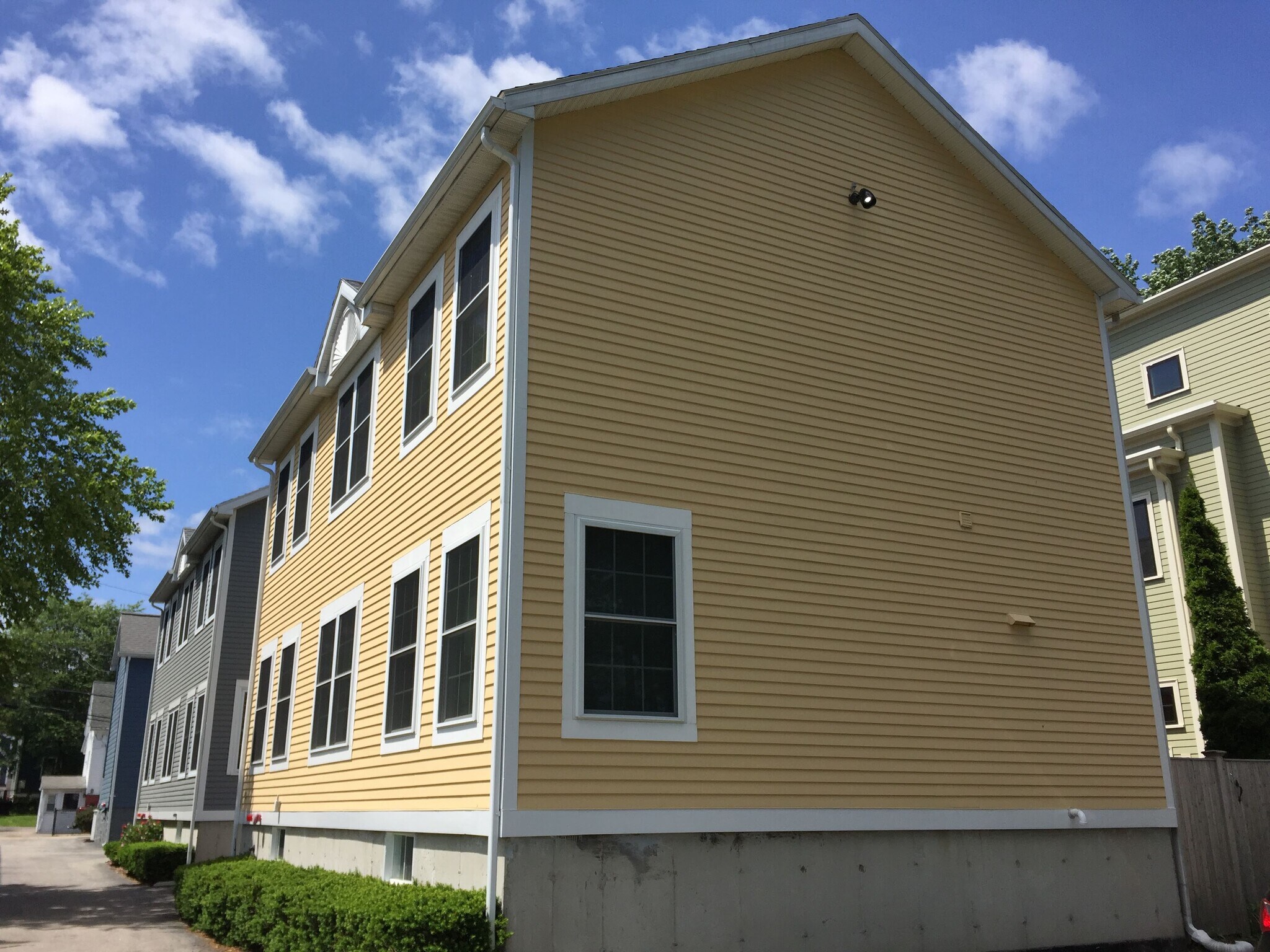 Building Photo - 18 Clyde Street