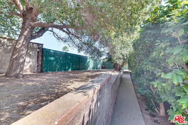 Building Photo - 214 Bellino Dr