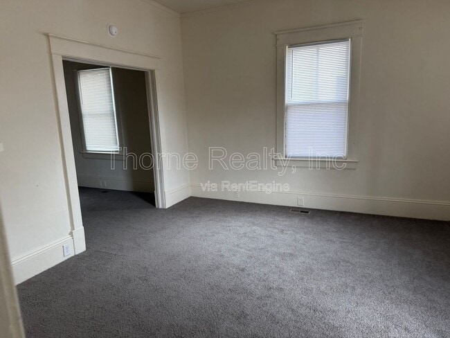 Building Photo - 614 S Howell St