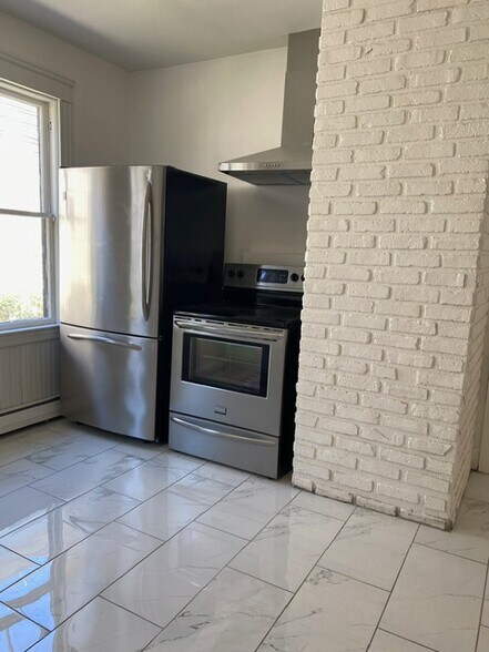 Building Photo - 24 Huxley Ave