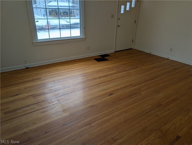 Building Photo - 637 E Wilbeth Rd