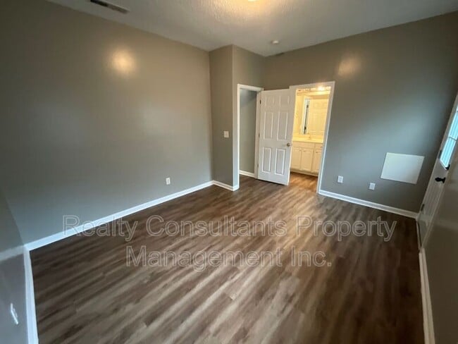 Building Photo - 812 Brittany Way