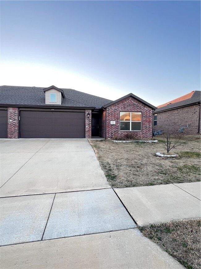 Building Photo - 431 Red Robin St