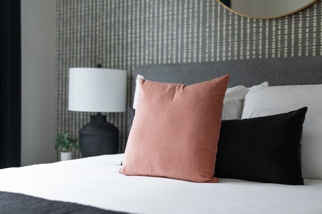 Building Photo - 1405 Napoleon St