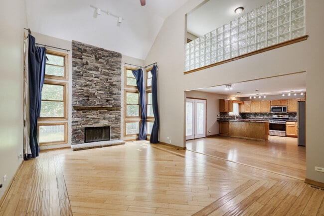 Building Photo - 2805 Breckenridge Cir