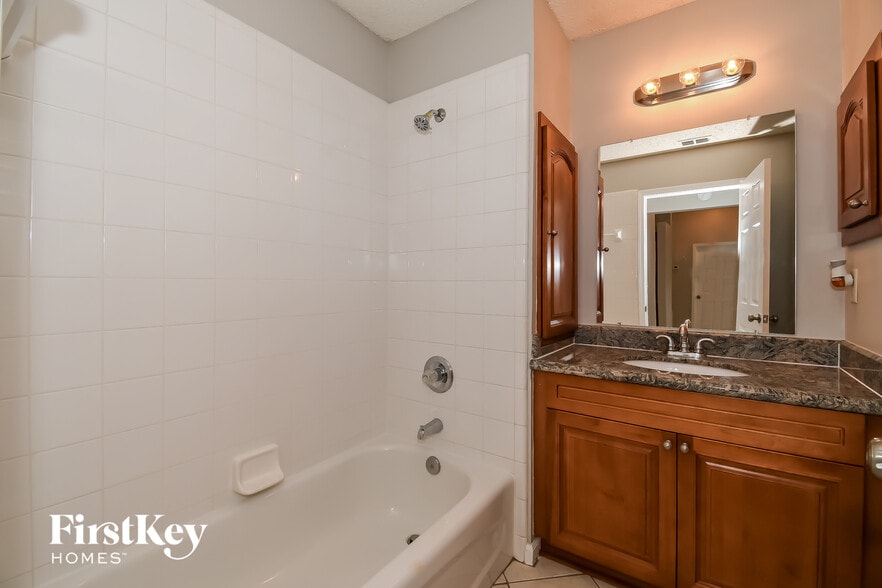 Building Photo - 2985 Chase Ridge Dr