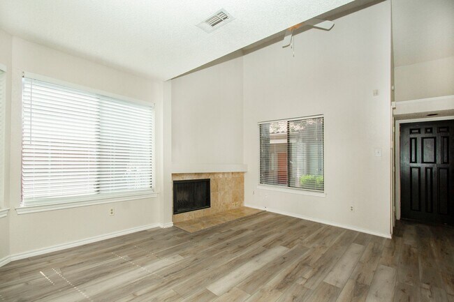 Building Photo - 4242 N Capistrano Dr