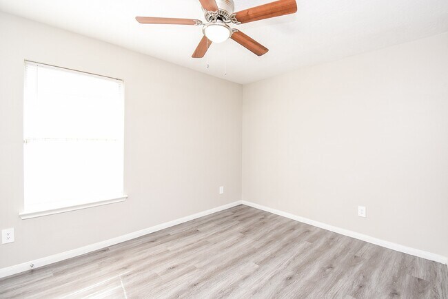 Building Photo - 12727 Rockford Dr