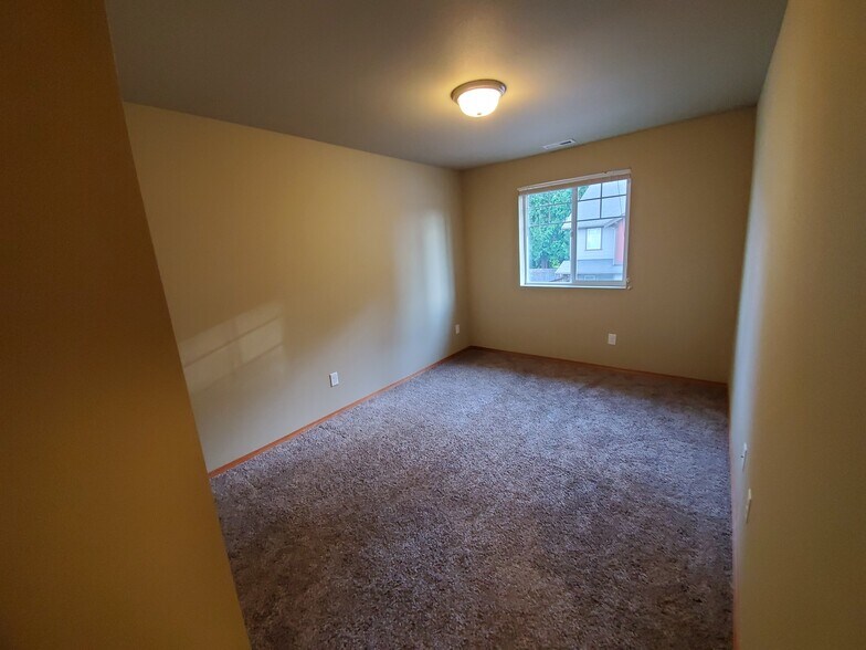 Building Photo - 176 N Township St