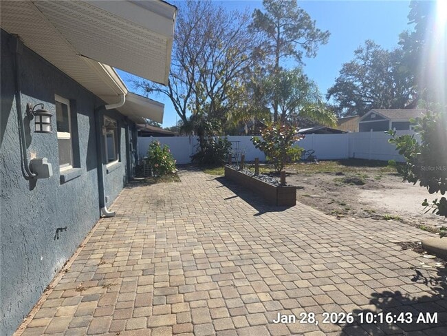 Building Photo - 1013 Greenbriar Dr