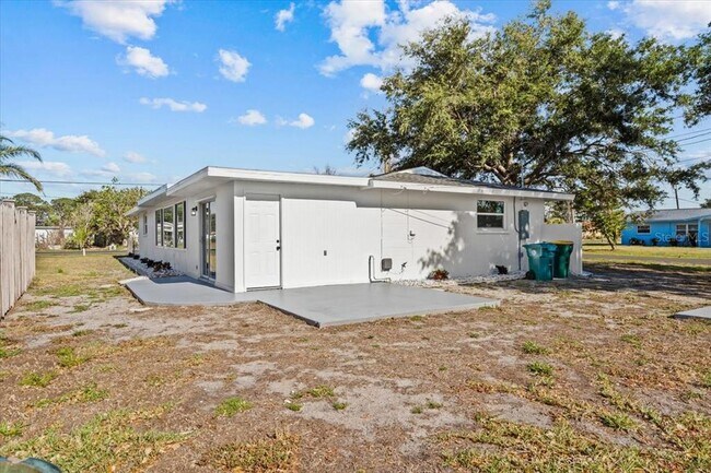 Building Photo - 1499 Janet Pl